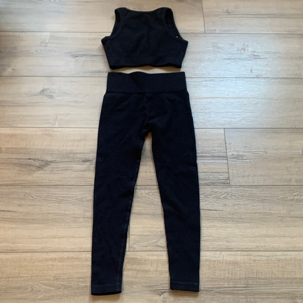 Women's Black Thick Ribbed Leggings and Sports Bra Unknown Brand - Picture 5 of 9